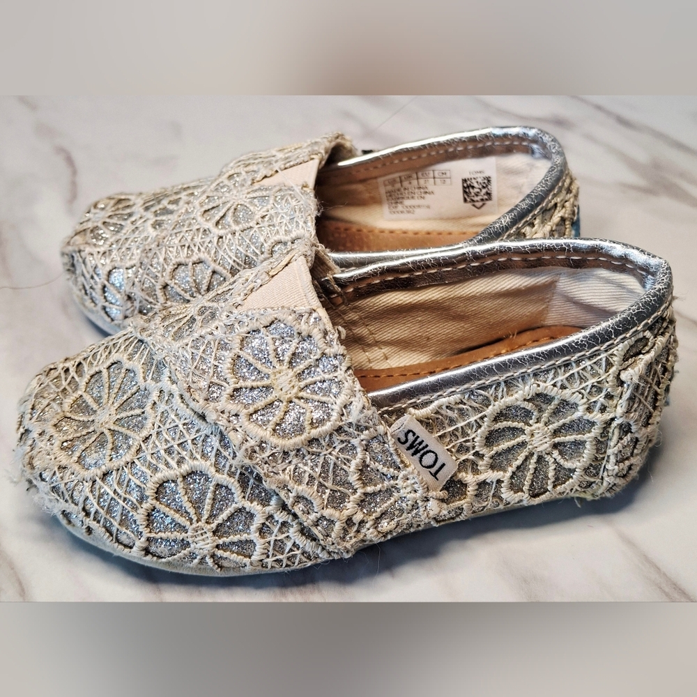 TOMS Glitter and Floral Lace Baby Shoes (5)